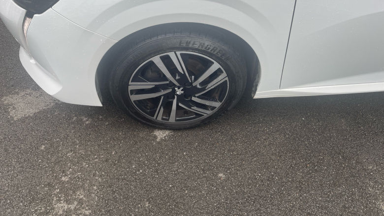 Peugeot 208 1.2 PureTech 100 Allure Premium 5dr Petrol Hatchback